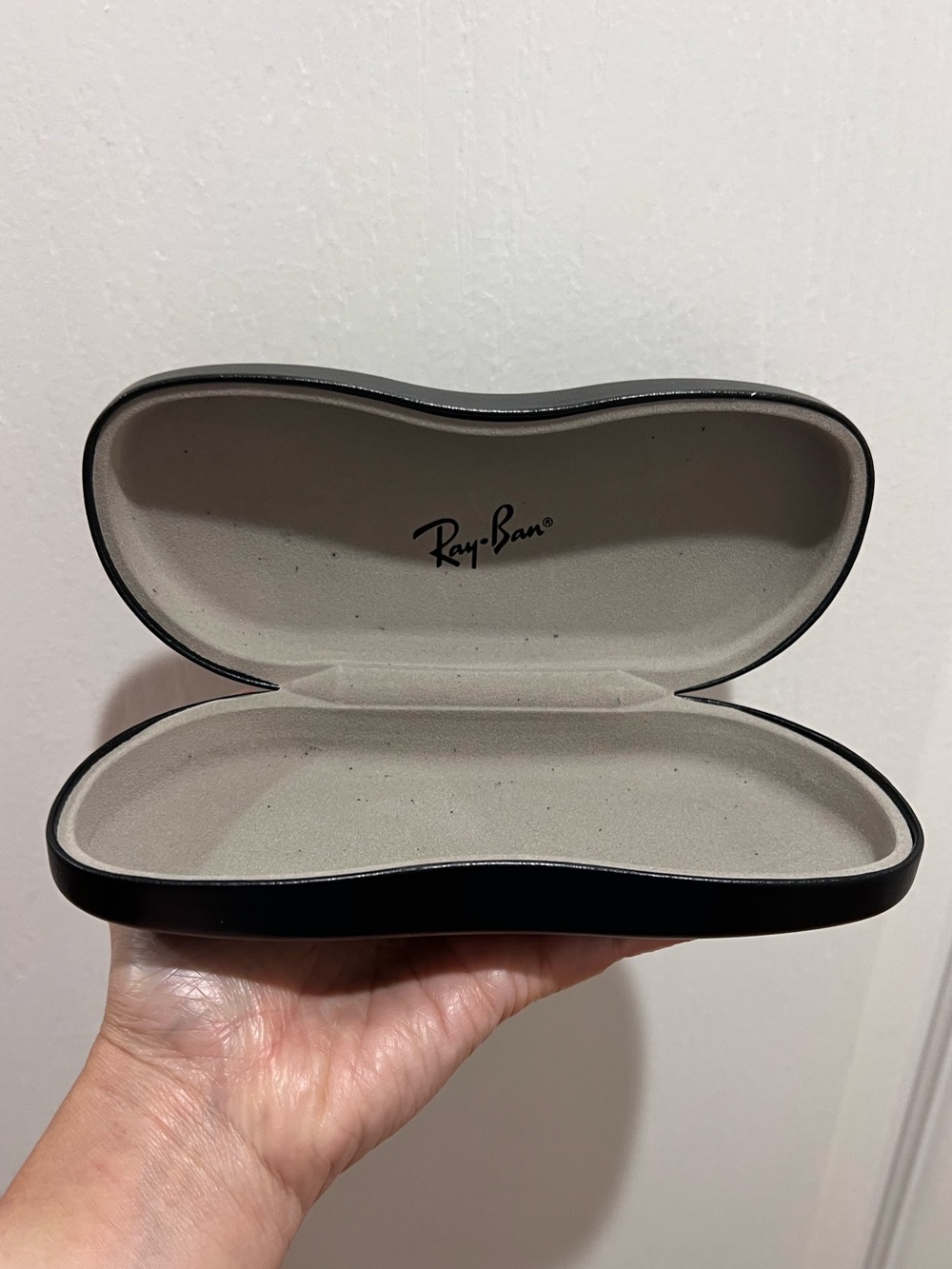 Ray-Ban Case - Picture 3 of 6